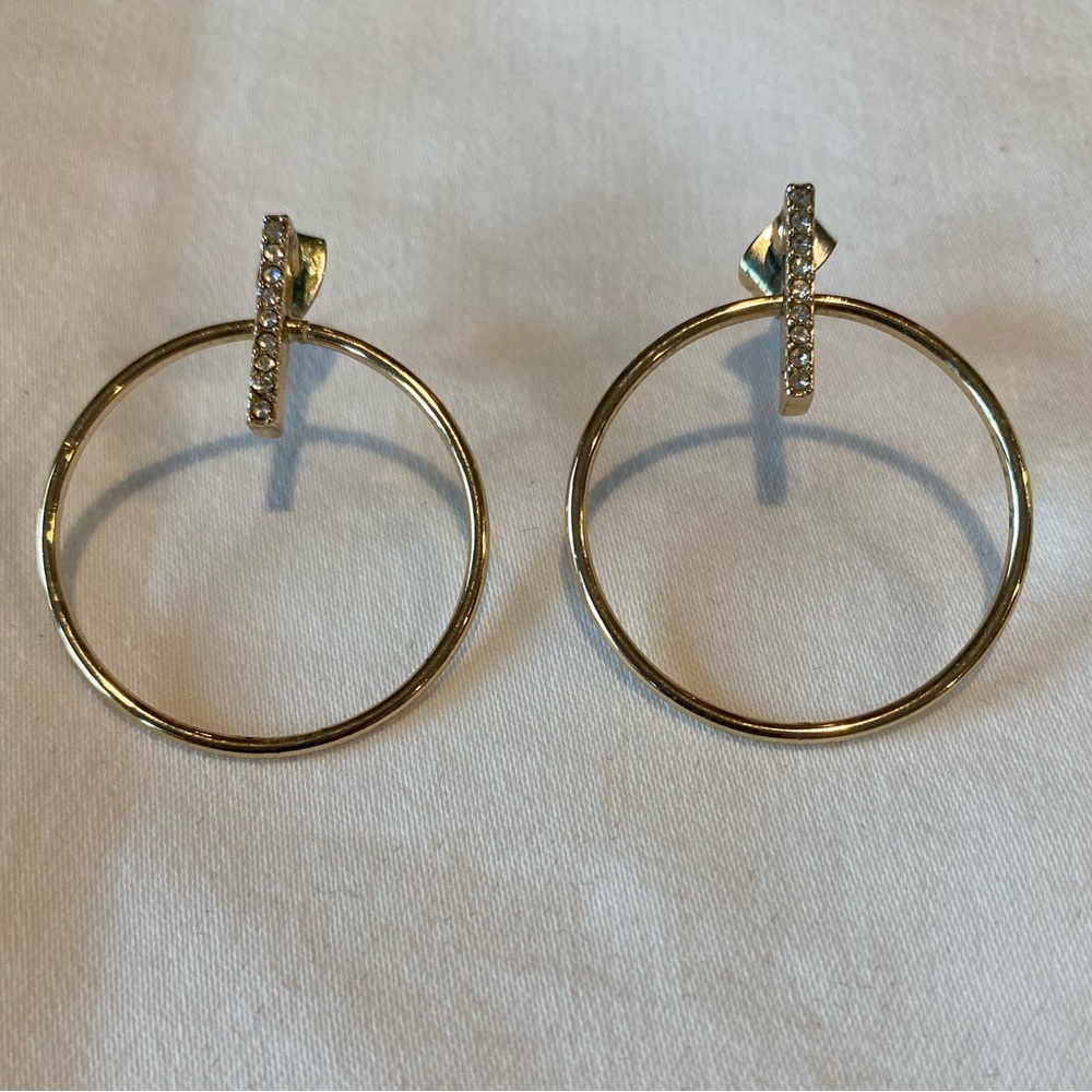 Fashion earrings as shown. Fast shipping. Offers welcomed.